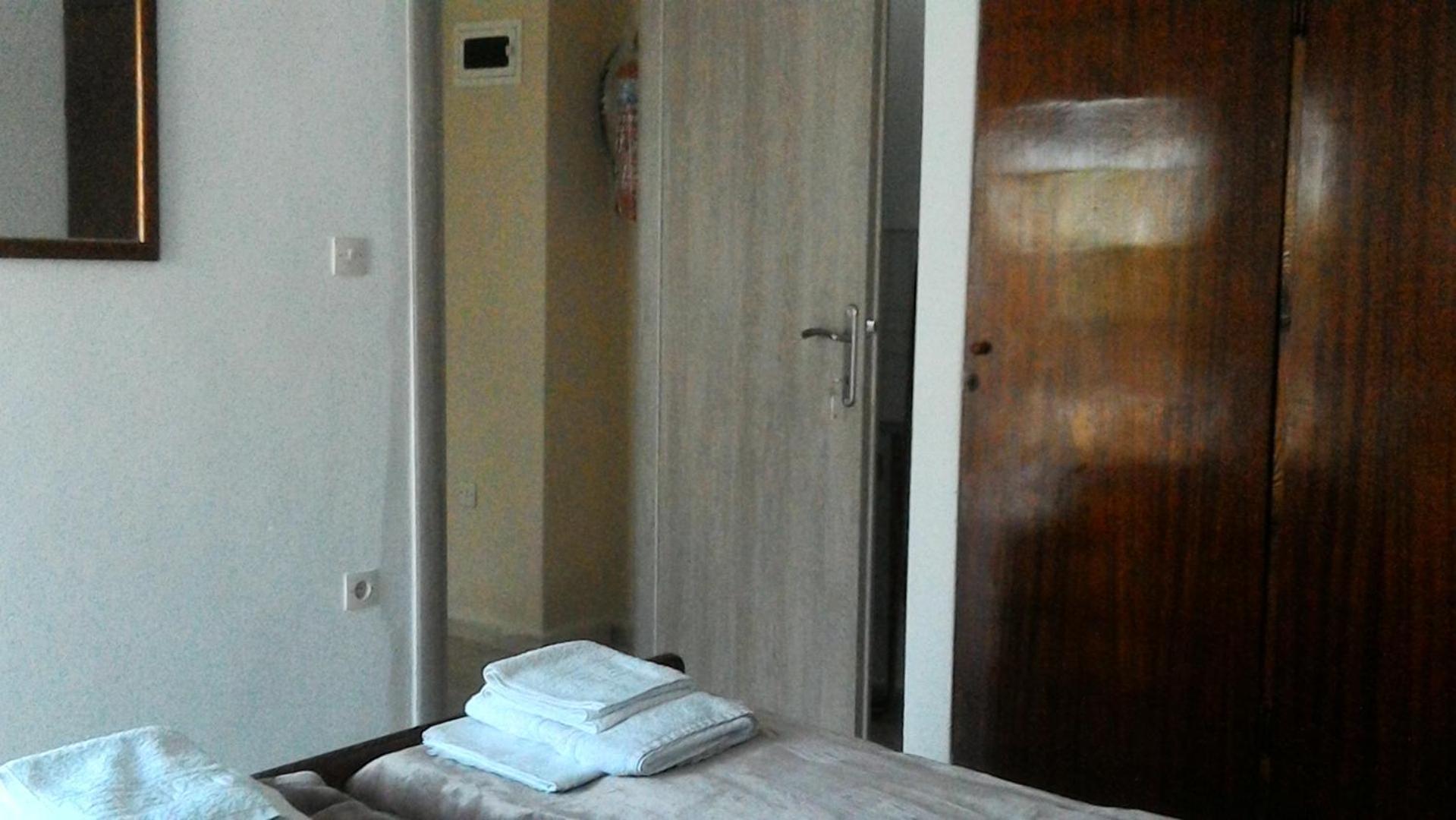Leonidas Apartments Néa Péramos Exterior foto